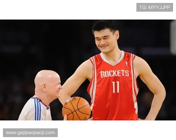 巨星偶遇姚明的瞬间引发的篮球传奇与友谊故事 巨星偶遇姚明的瞬间引发的篮球传奇与友谊故事